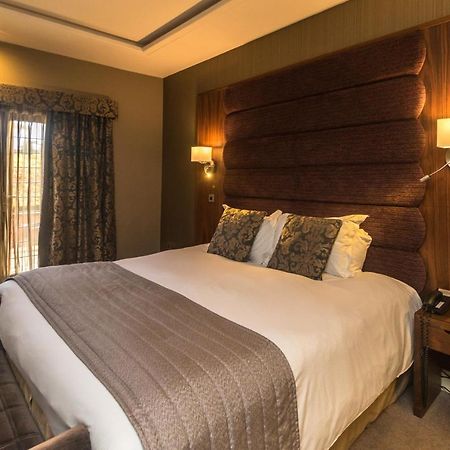 The Mere Golf Resort & Spa Bagian luar foto