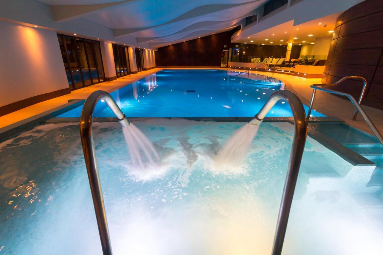 The Mere Golf Resort & Spa Bagian luar foto