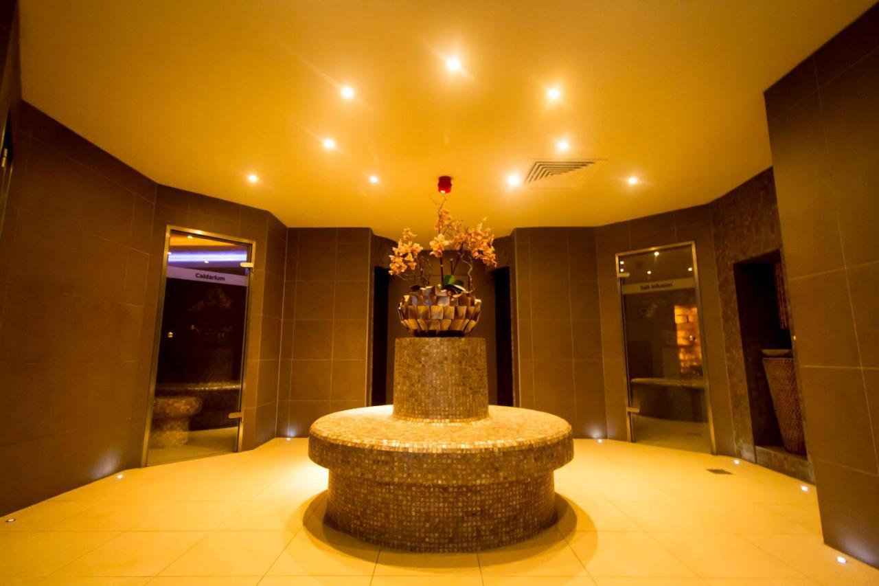 The Mere Golf Resort & Spa Bagian luar foto