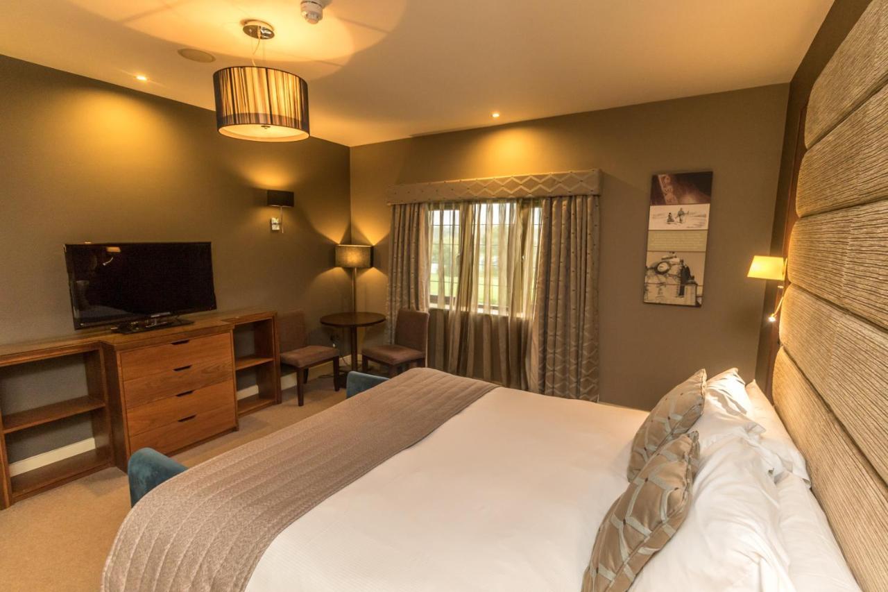 The Mere Golf Resort & Spa Bagian luar foto