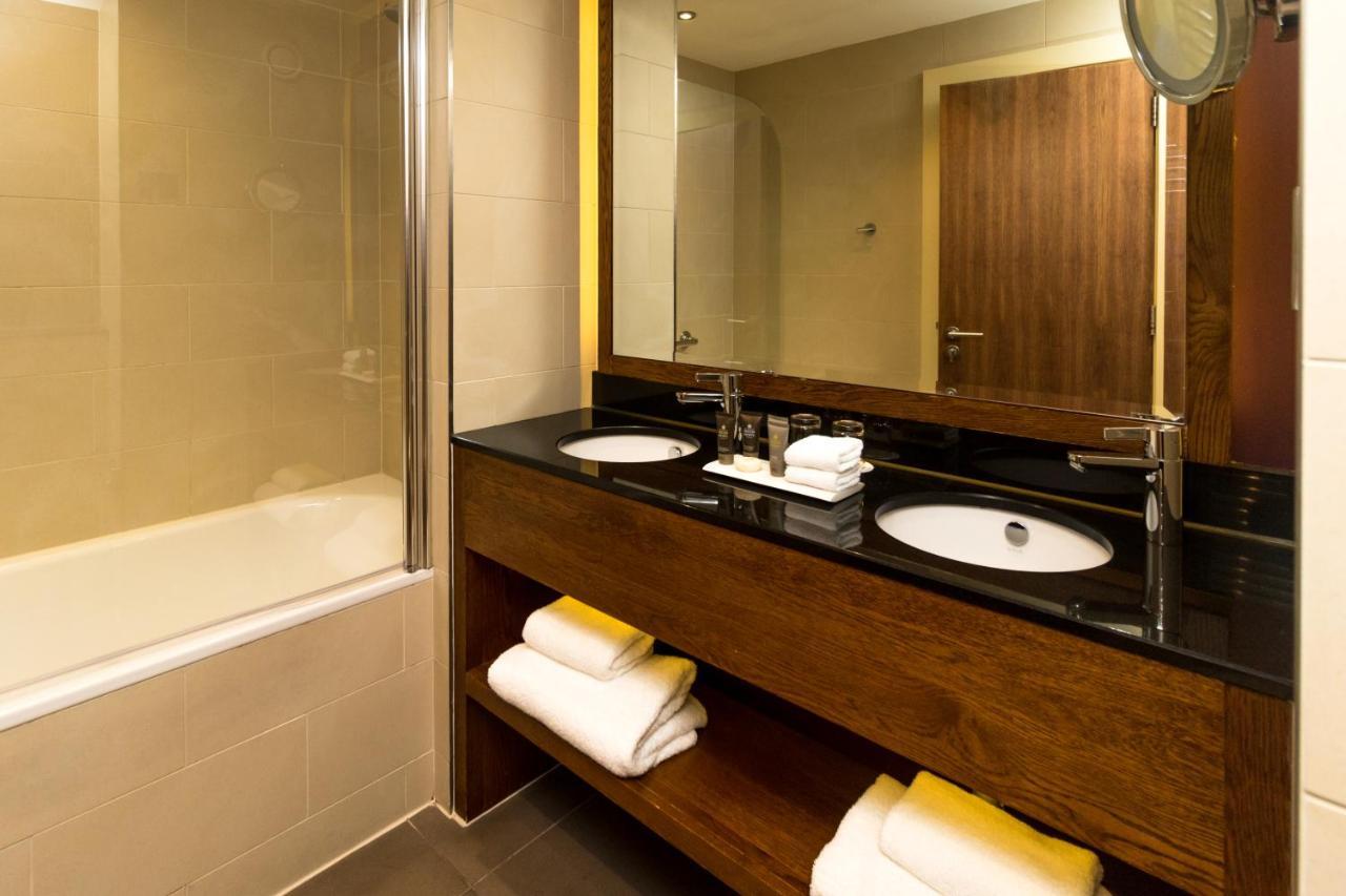 The Mere Golf Resort & Spa Bagian luar foto