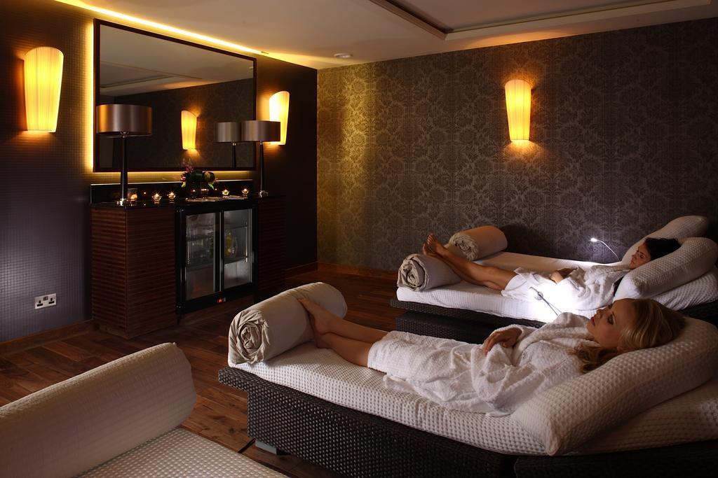 The Mere Golf Resort & Spa Bagian luar foto