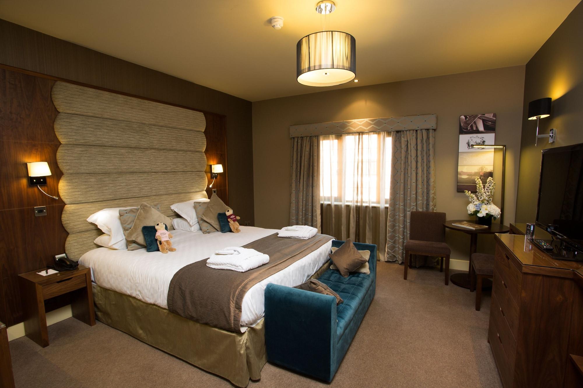 The Mere Golf Resort & Spa Bagian luar foto