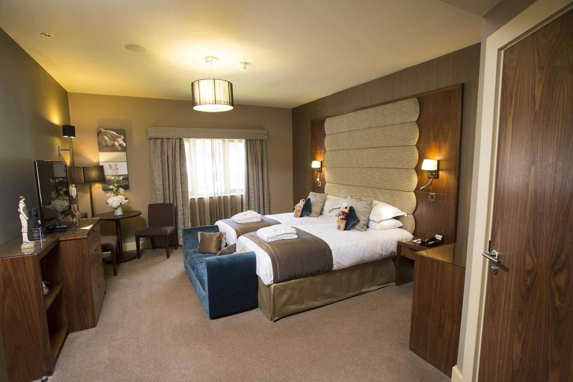 The Mere Golf Resort & Spa Bagian luar foto