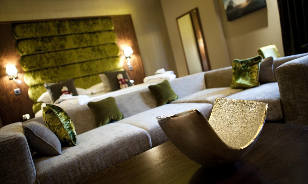 The Mere Golf Resort & Spa Bagian luar foto
