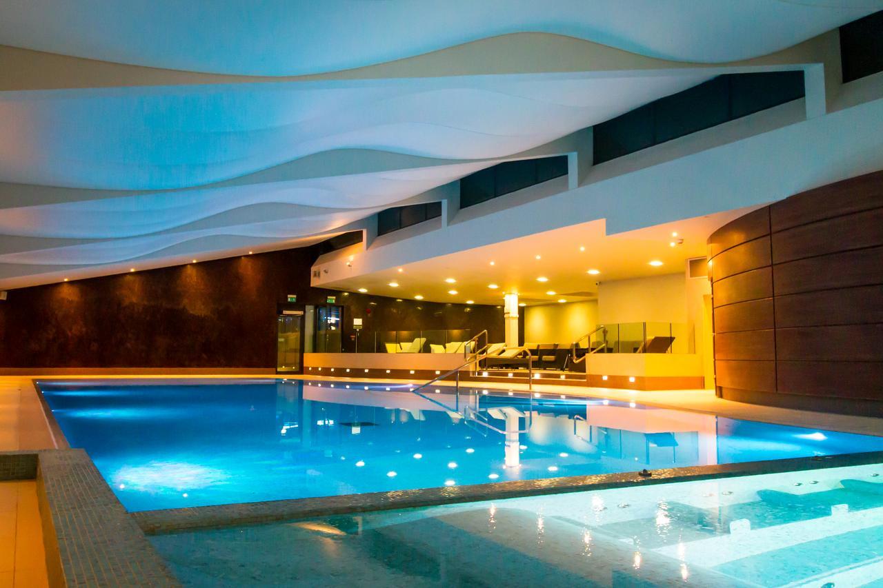 The Mere Golf Resort & Spa Bagian luar foto