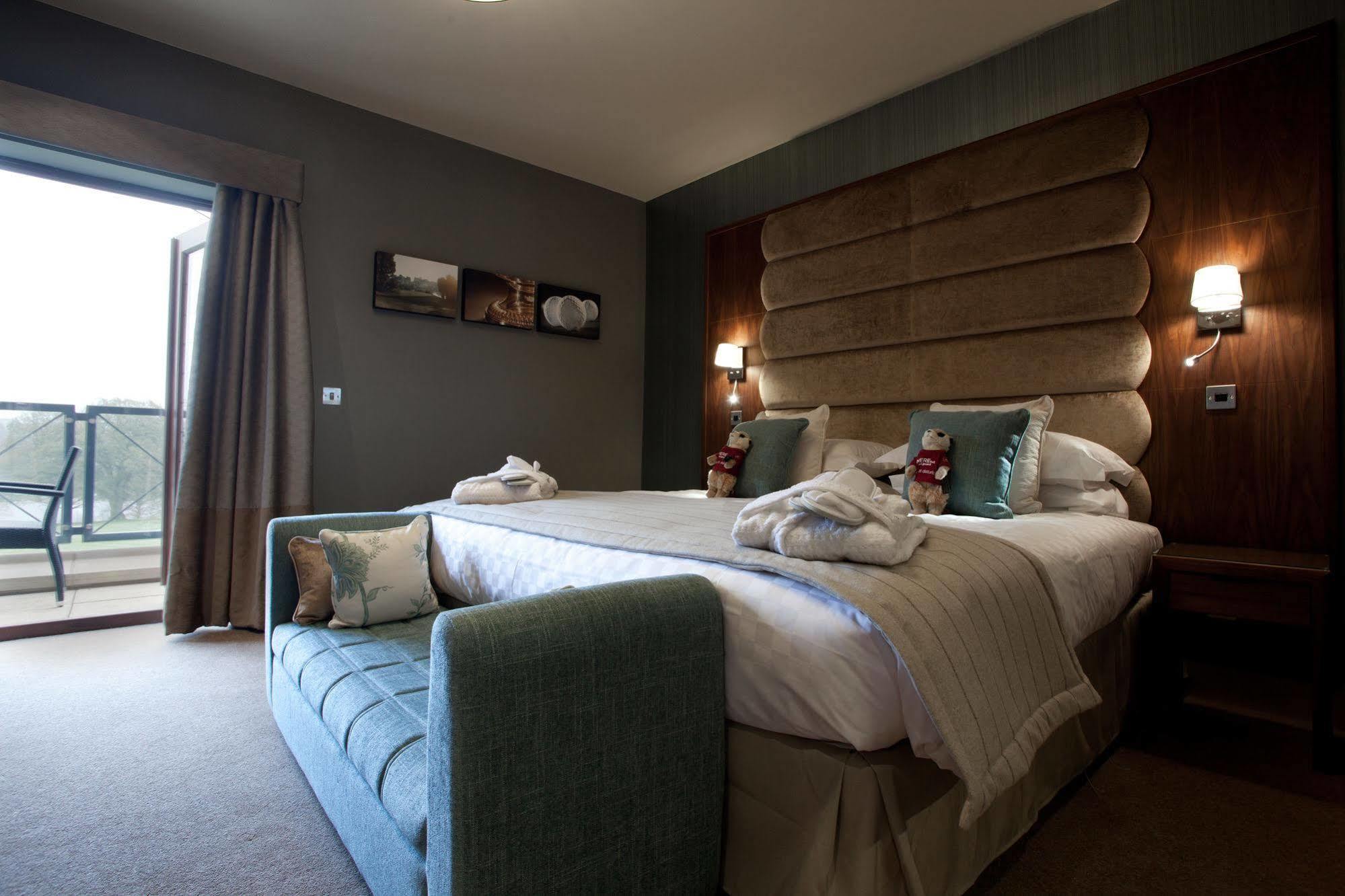 The Mere Golf Resort & Spa Bagian luar foto