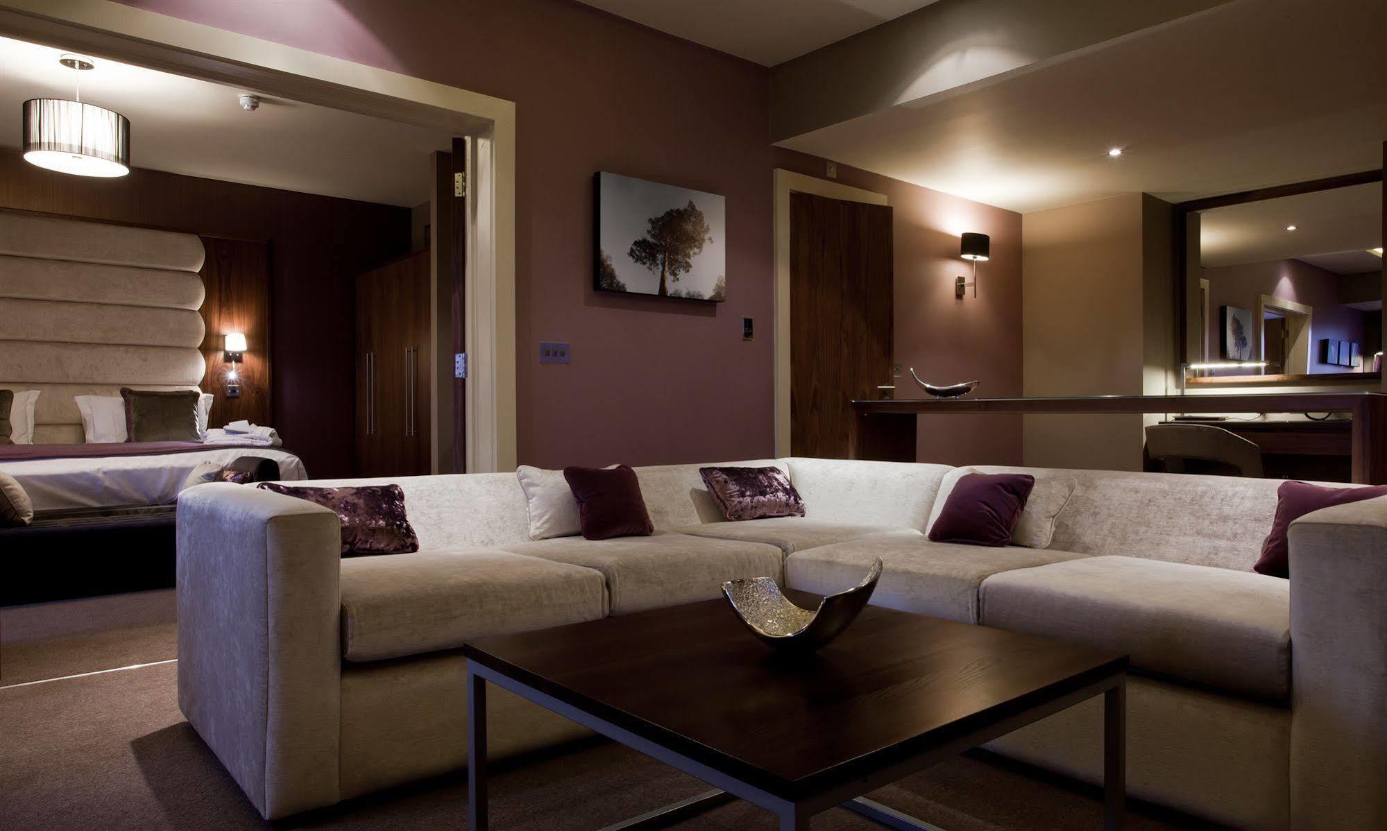 The Mere Golf Resort & Spa Bagian luar foto