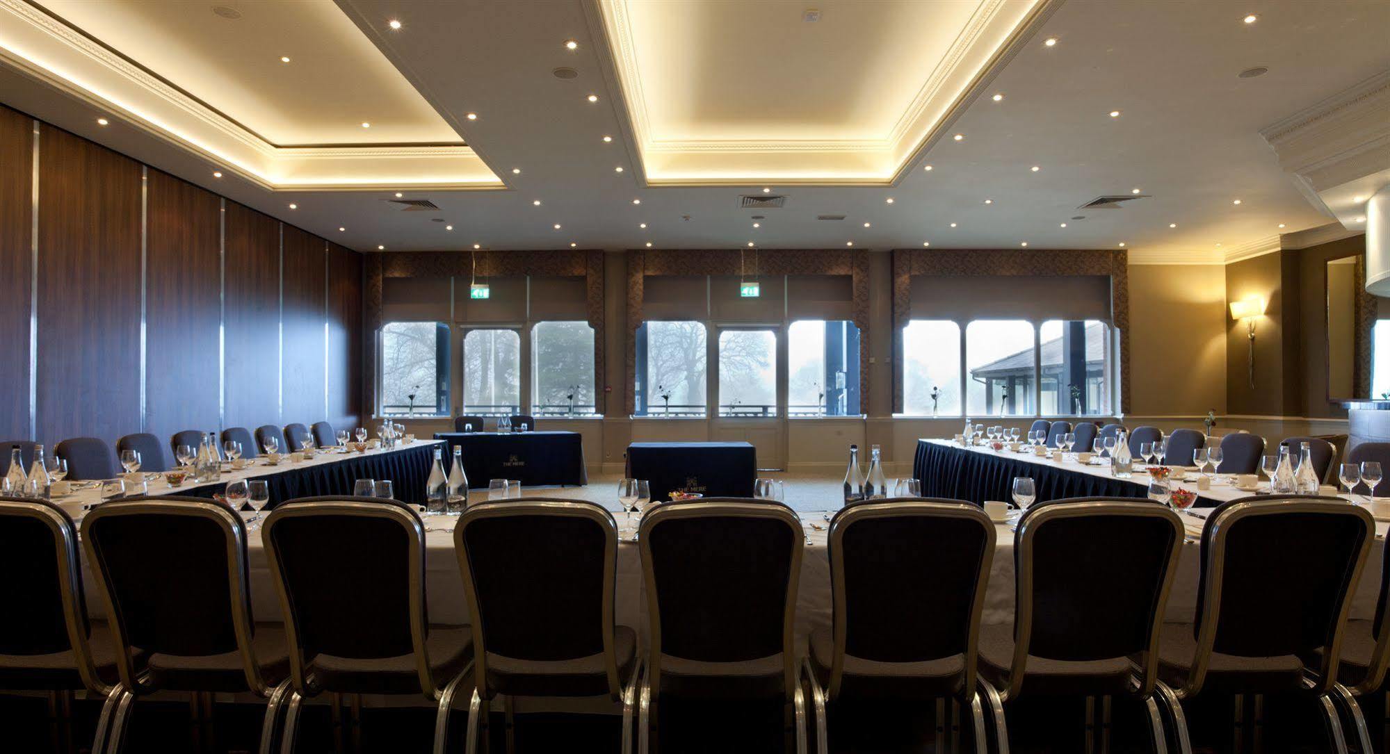 The Mere Golf Resort & Spa Bagian luar foto