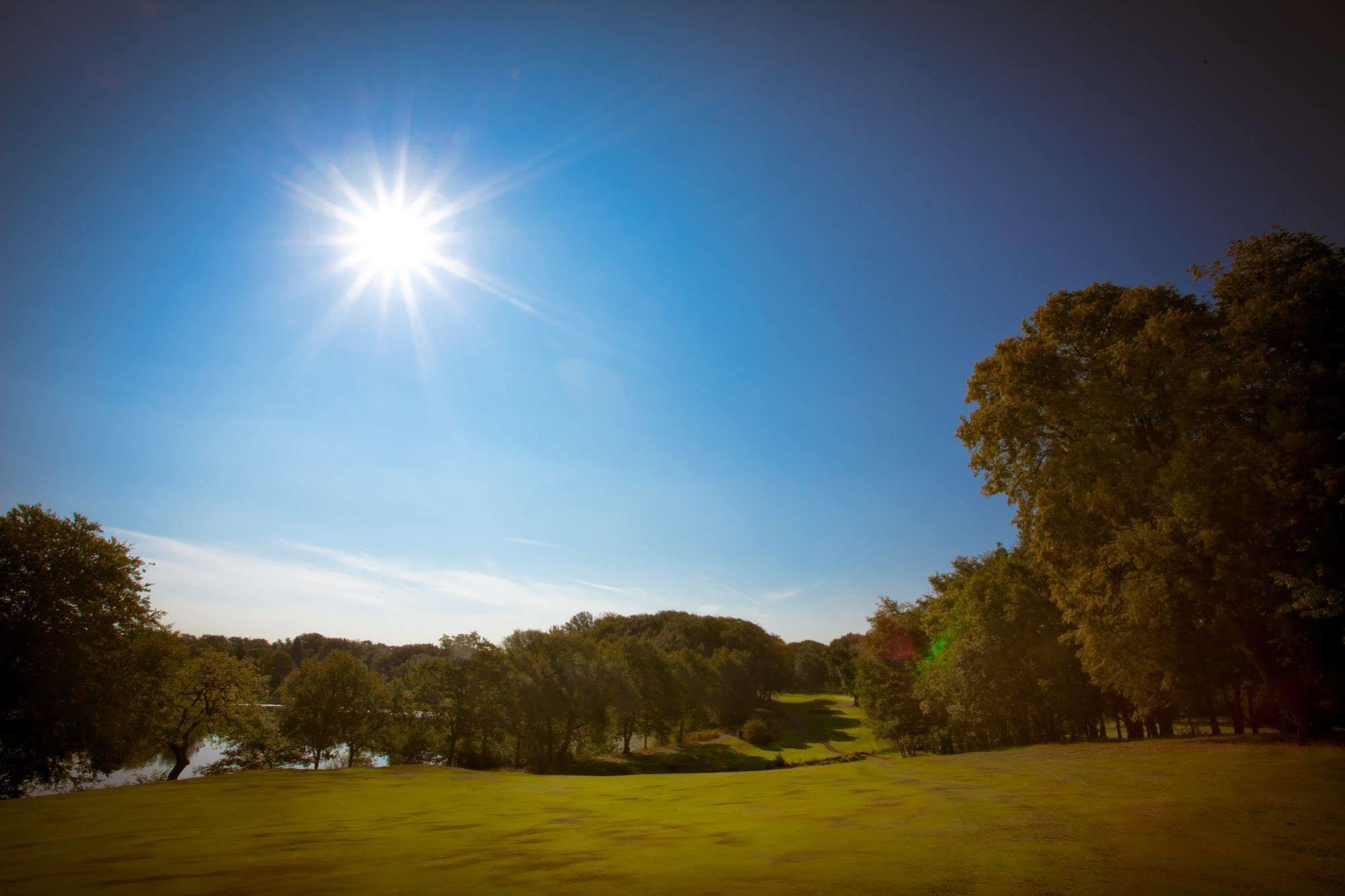 The Mere Golf Resort & Spa Bagian luar foto