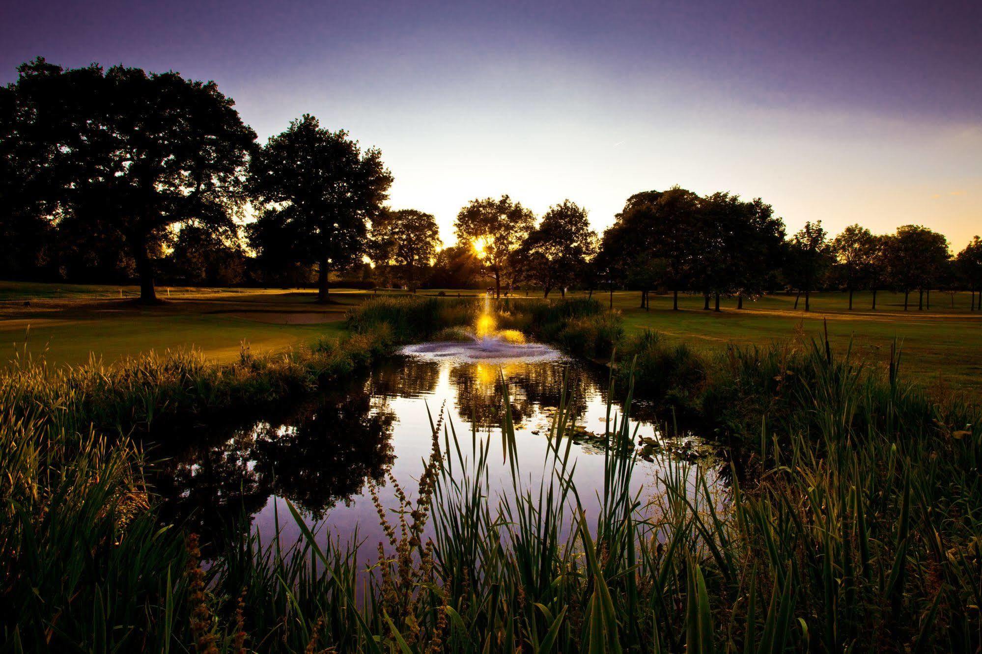 The Mere Golf Resort & Spa Bagian luar foto