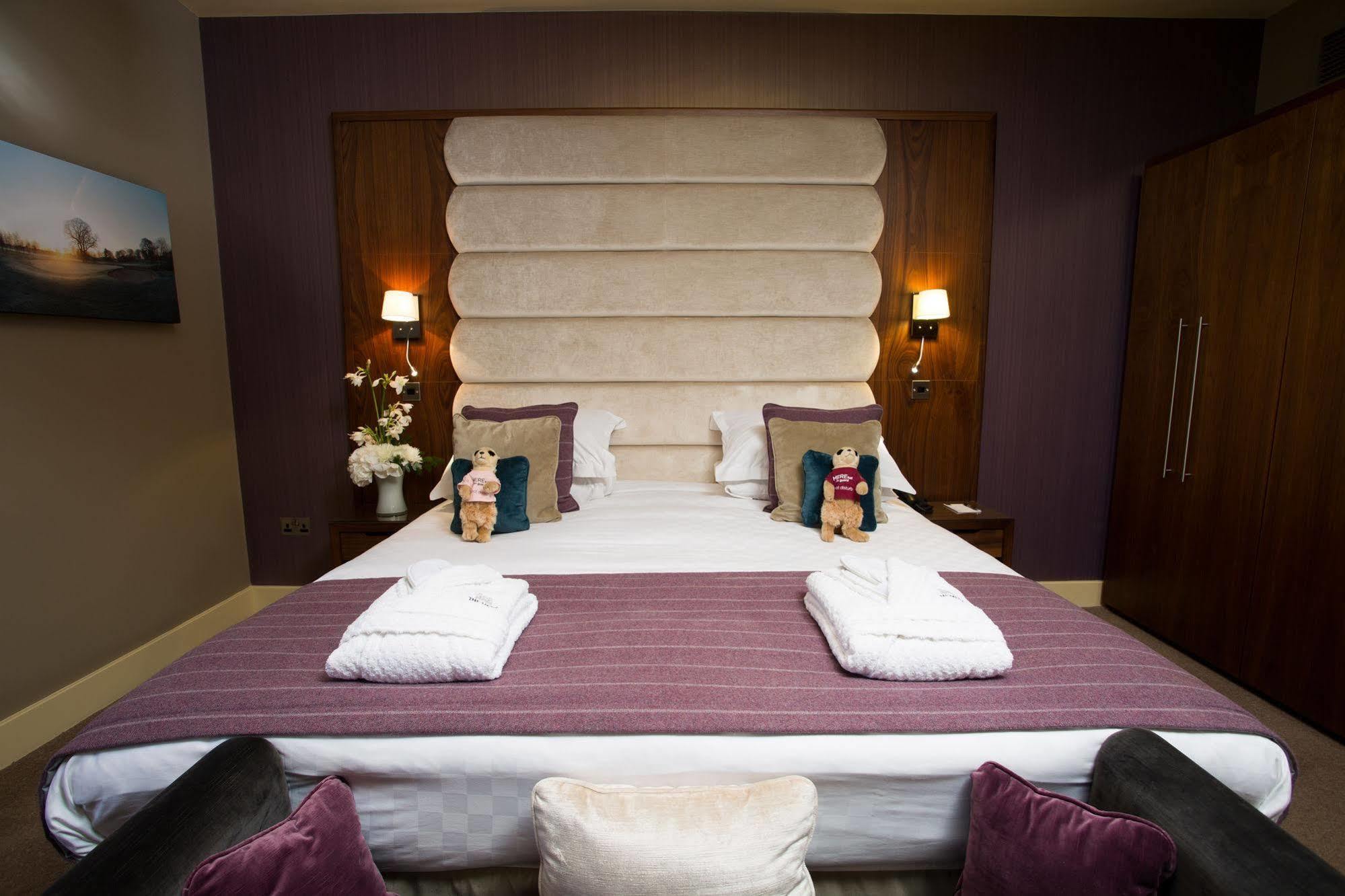 The Mere Golf Resort & Spa Bagian luar foto